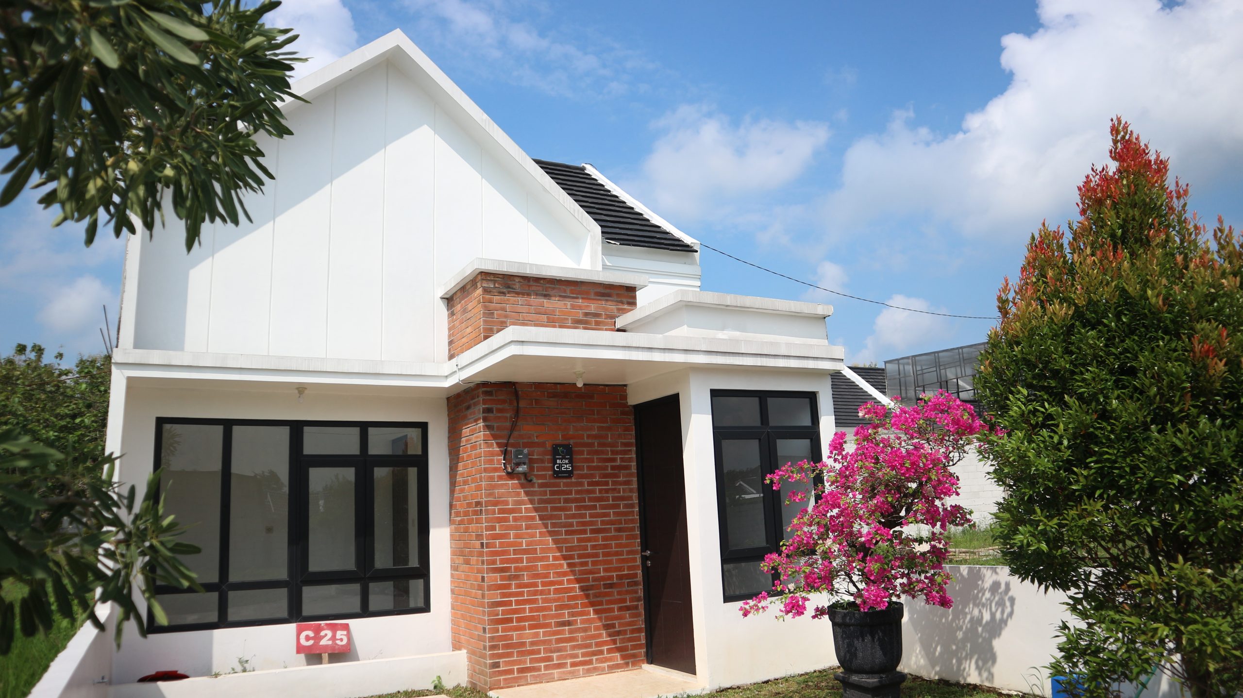 Perumahan di Sragen: Desain Rumah Mewah Minimalis Modern